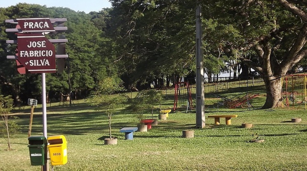 PRAÇA JOÃO FABRICIO DA SILVA - Bonito e tranquilo lugar localizado na Av. Marechal Castelo Branco, próximo ao Bairro Gaúcha. 